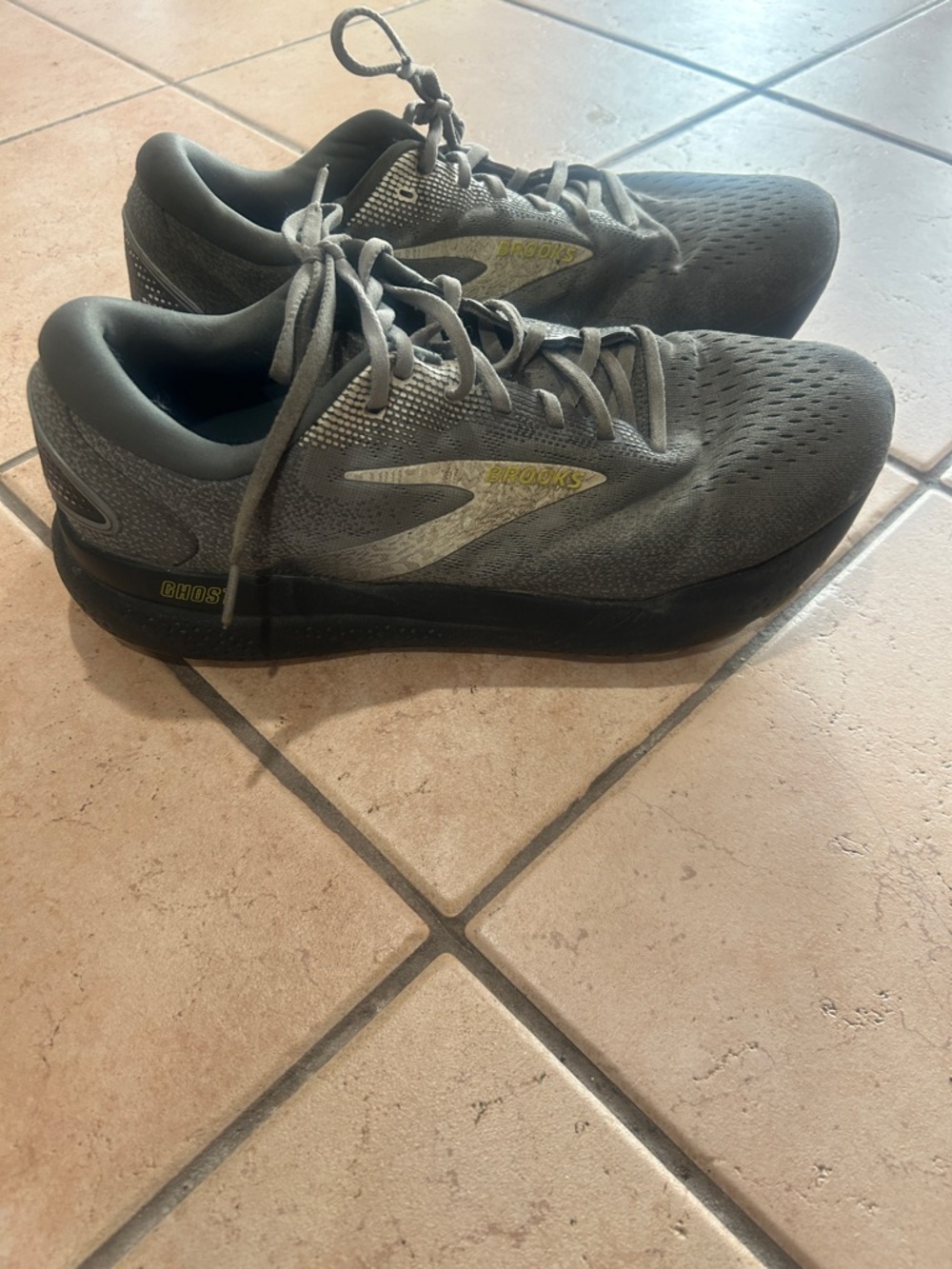 Brooks  Ghost Men's Gray and Yellow-Green Athletic Running Shoes